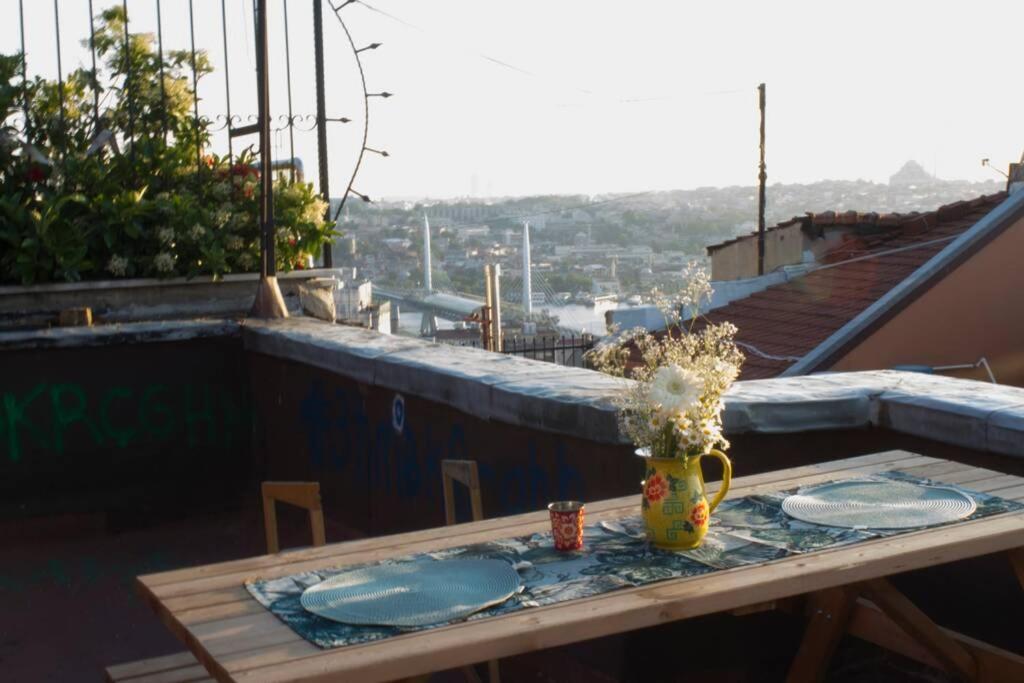 Sincere Istanbul Experience In Galata Area. Appartamento Esterno foto